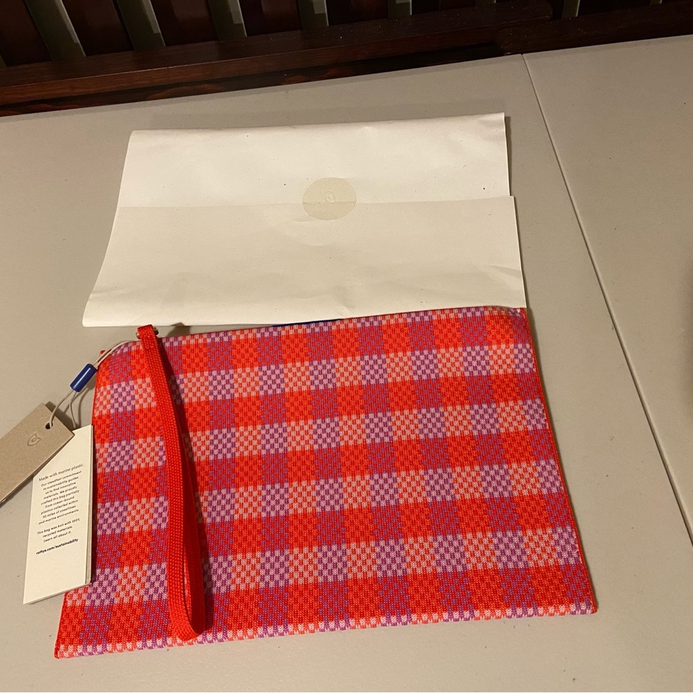 NWT Rothy's essential pouch - Picture 10 of 11